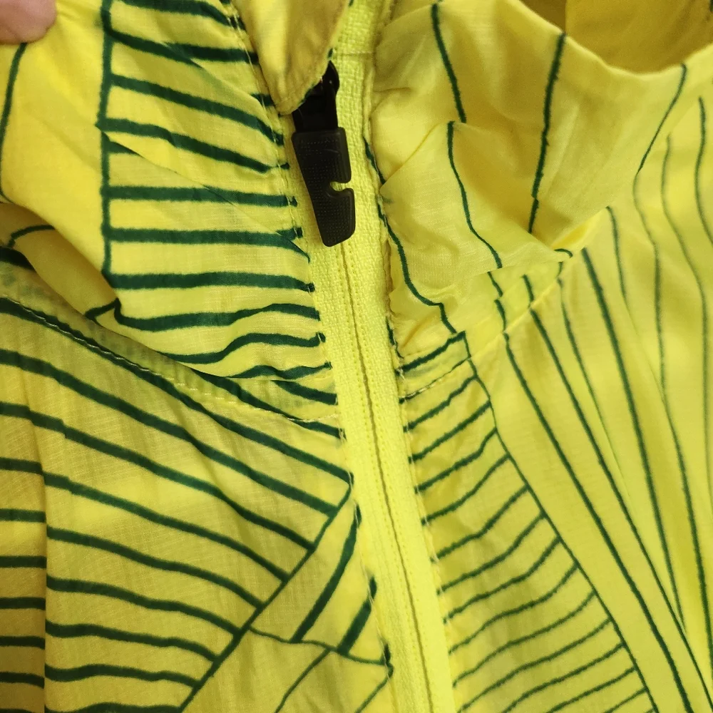 BROOKS RUN HAPPY DRIFT SHELL LIGHTWEIGHT WINDBREAKER JACKET SIZE MED WOMENS - Picture 6 of 10